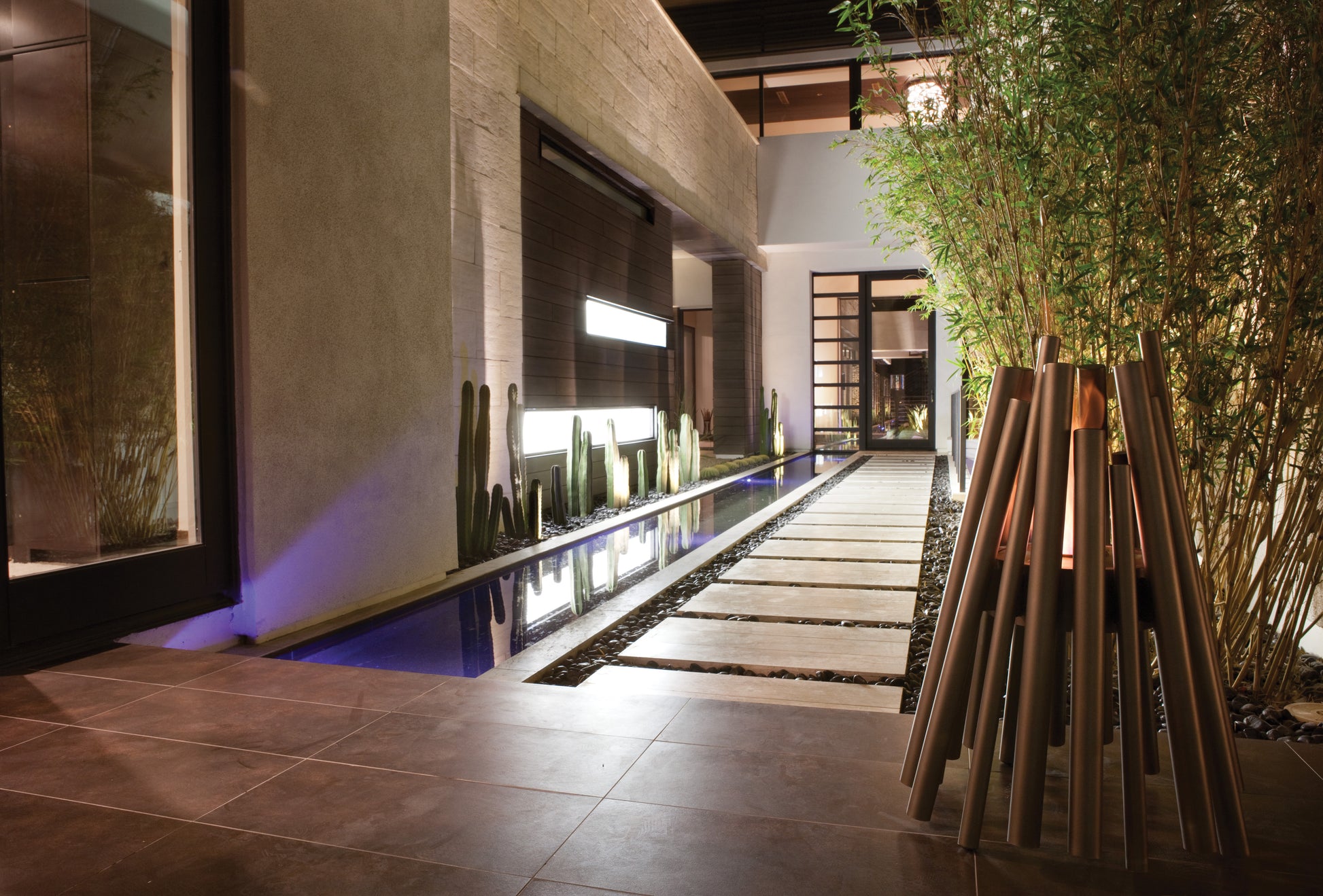 Modern indoor garden with plants and a water feature.